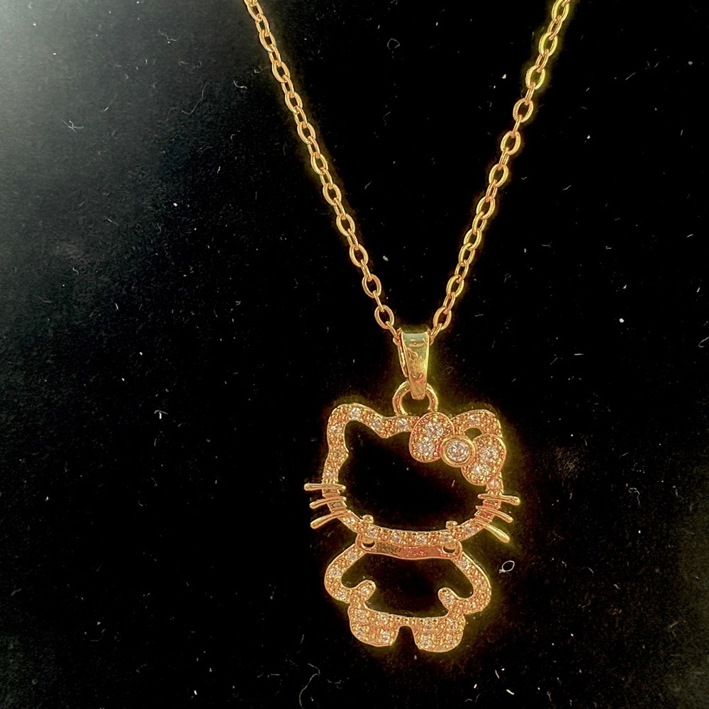 New, Gold tone Hello Kitty Pendant Necklace